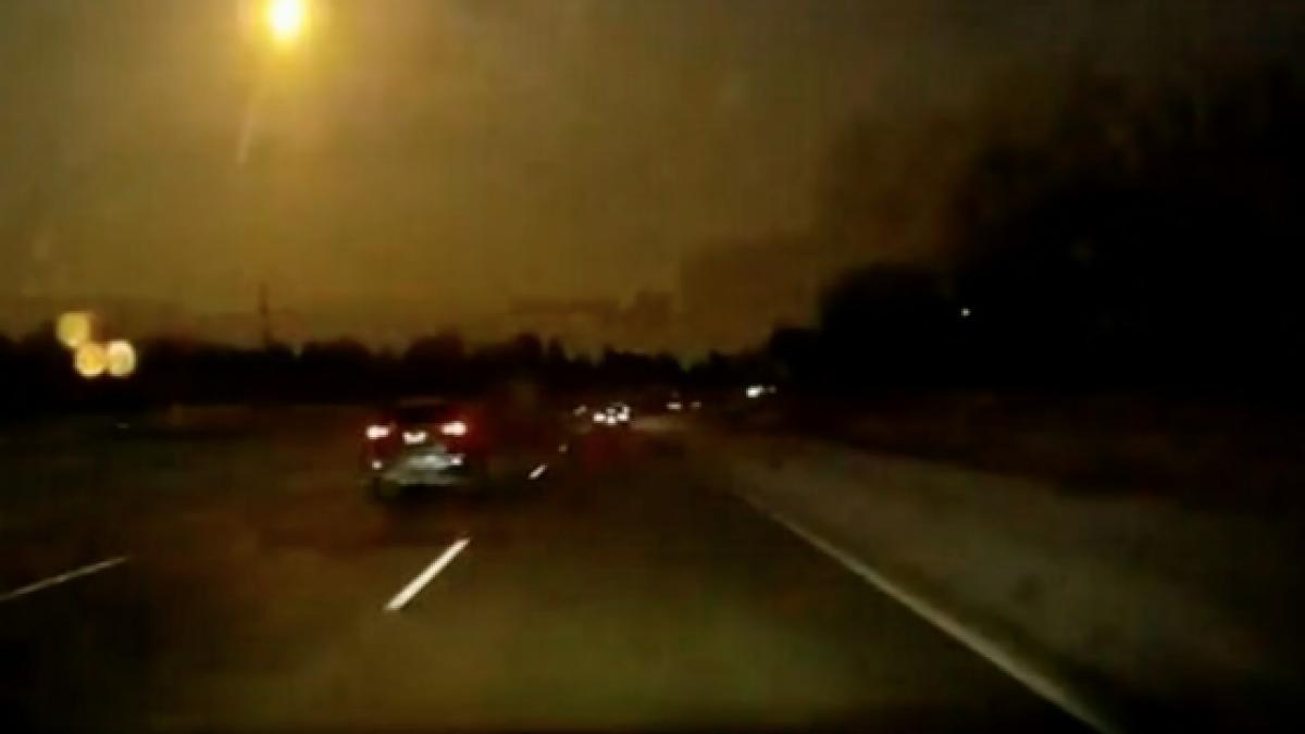 panica in statele unite un meteorit a cazut in apropiere de detroit provocand un cutremur video