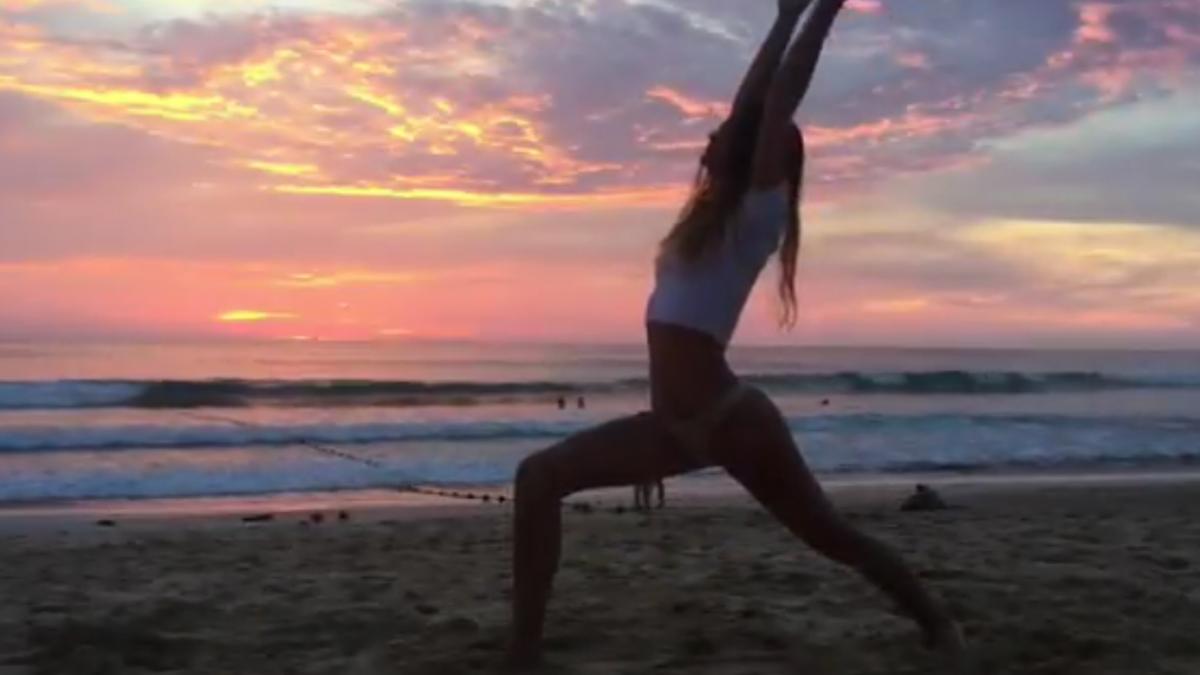 video o rusoaica de 24 de ani care practica yoga isi arata incredibila flexibilitate pe internet