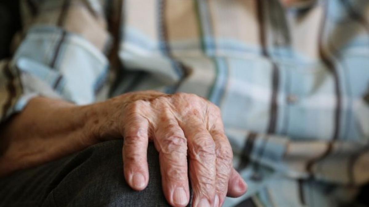 doua batrane din vaslui sunt dispuse sa isi doneze apartamentul ce vor la schimb