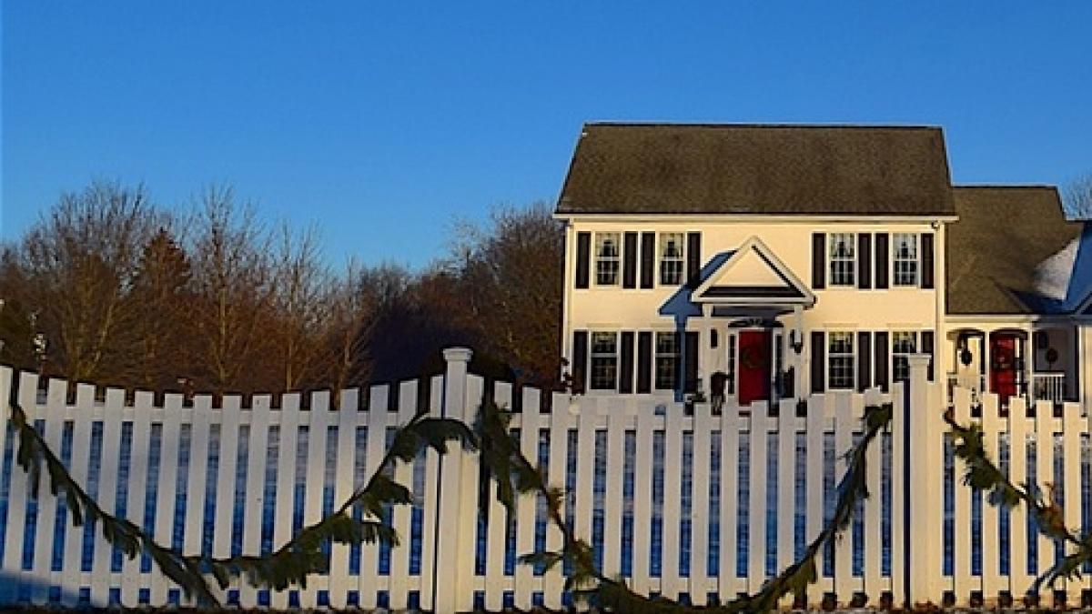 motivul pentru care un barbat din campulung moldovenesc isi da casa pe 100 000 de biblii