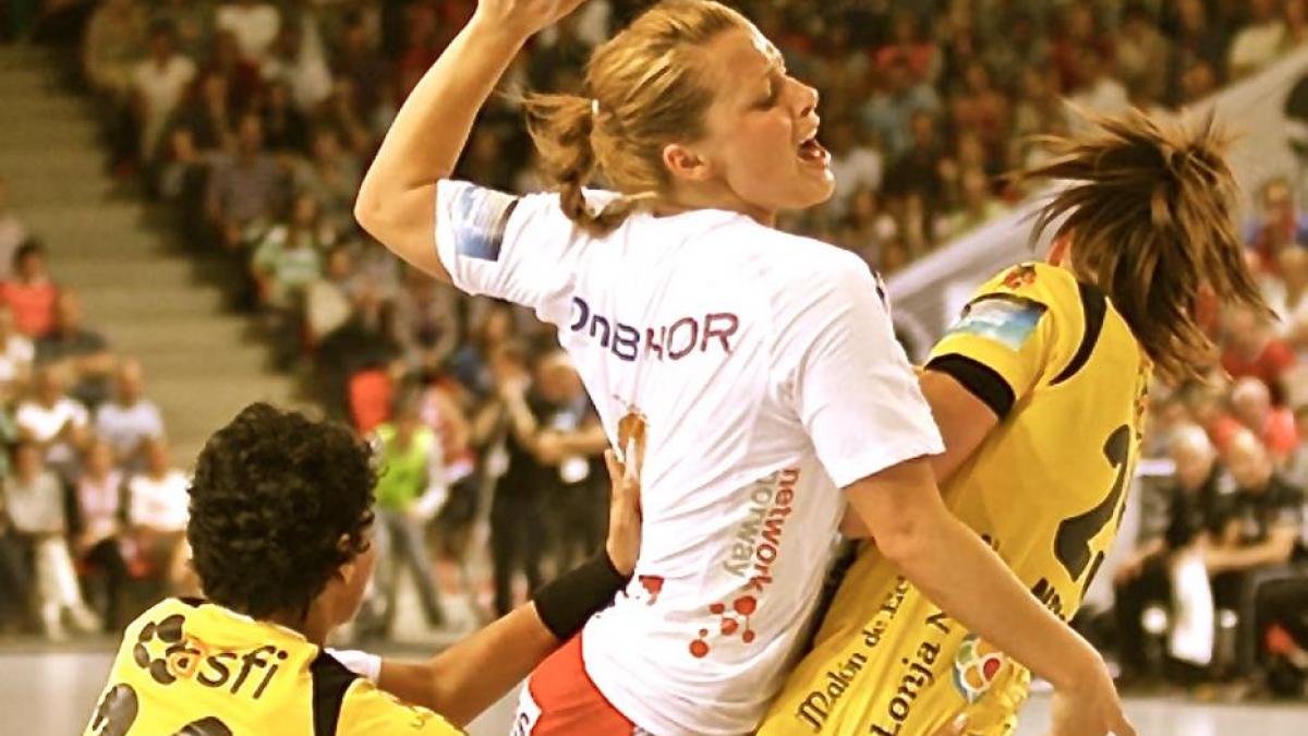 o handbalista celebra e distrusa de pozele nud cu ea aparute pe internet foto