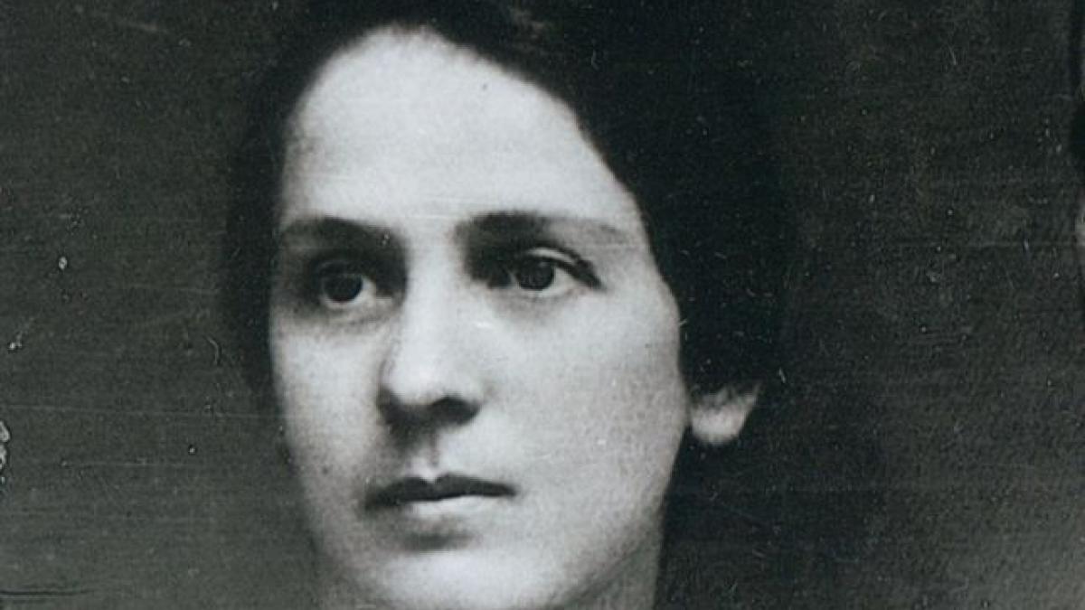 povestea primei femei ministru din romania a deschis prima clinica de neurochirurgie din tara