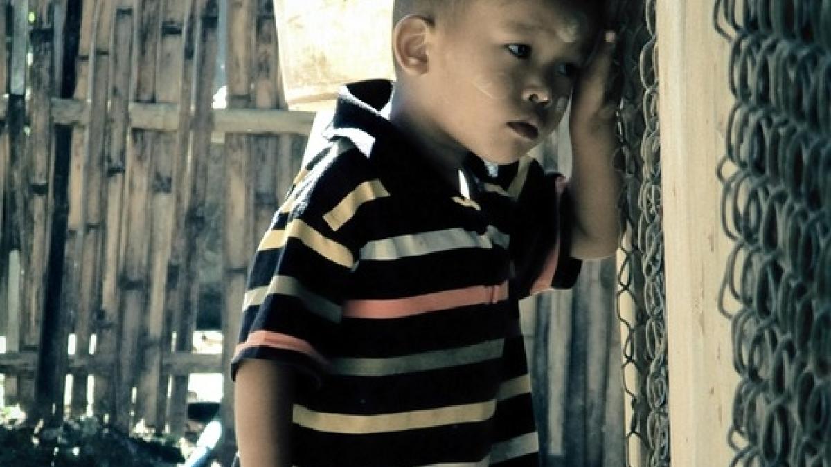 si a legat copilul de un scuter si l a tarat metri intregi motivul este incredibil