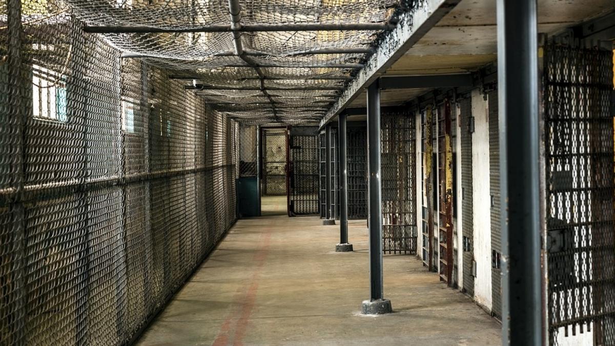 un roman s a sinucis intr o inchisoare din sicilia