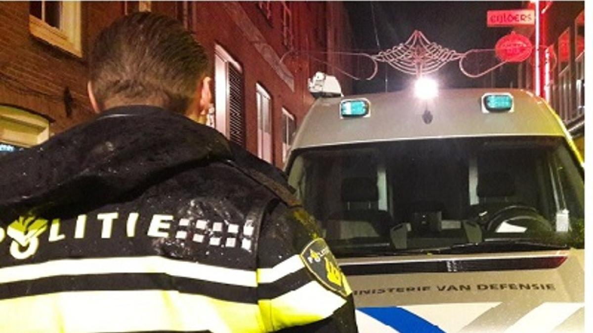 politia olandeza vrea sa confiste hainele scumpe de la tinerii care par prea saraci sa le poarte