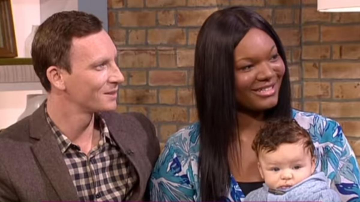 caz rar in lume o femeie de culoare a nascut un baietel alb ca laptele