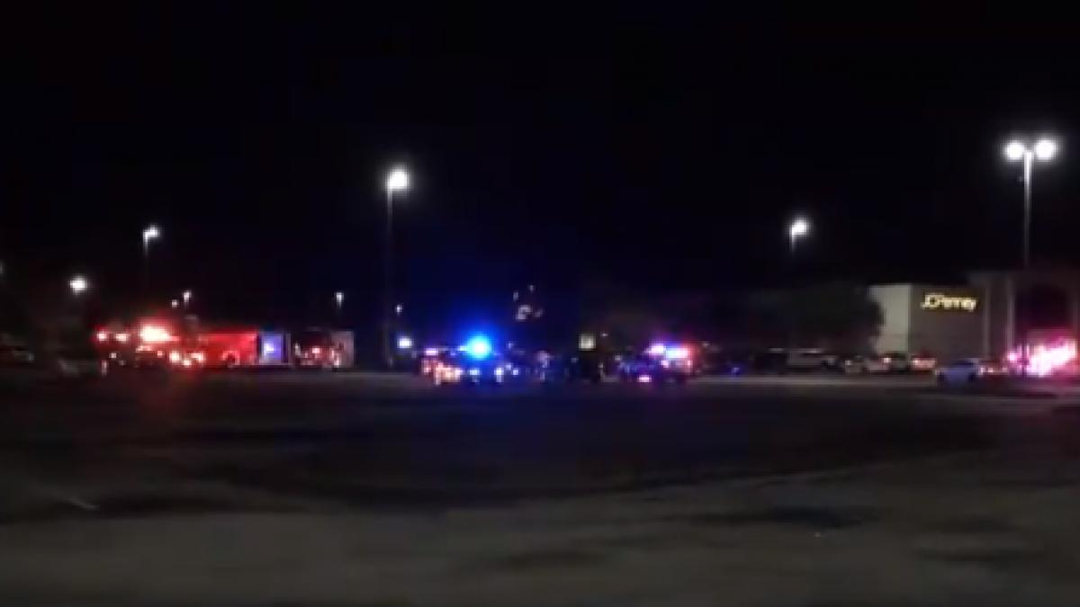 dispozitive cu explozibili detonate intr un centru comercial din florida