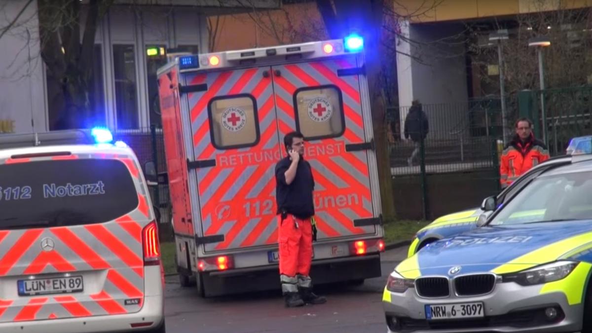 atac la o scoala din germania un elev a fost injunghiat de un coleg video