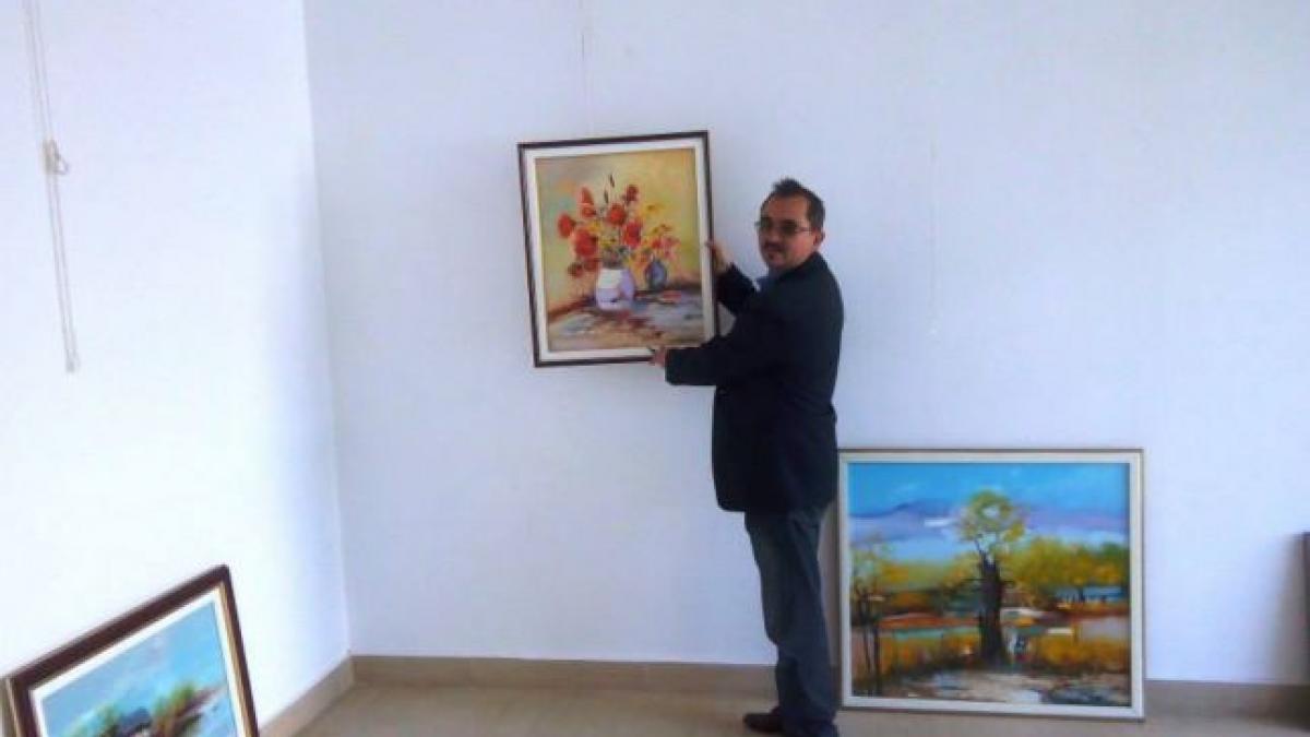 politistul local care a ajuns sa isi vanda tablourile pe trei continente
