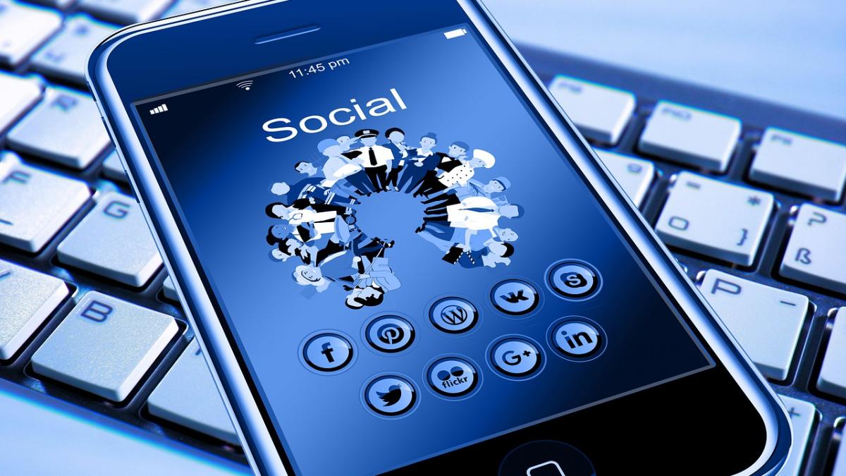 teoria revolutionara a unui expert facebook