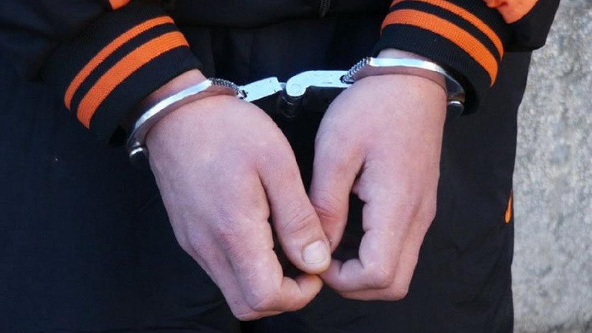 un pusti de 12 ani violat de doi adolescenti in curtea unei scoli