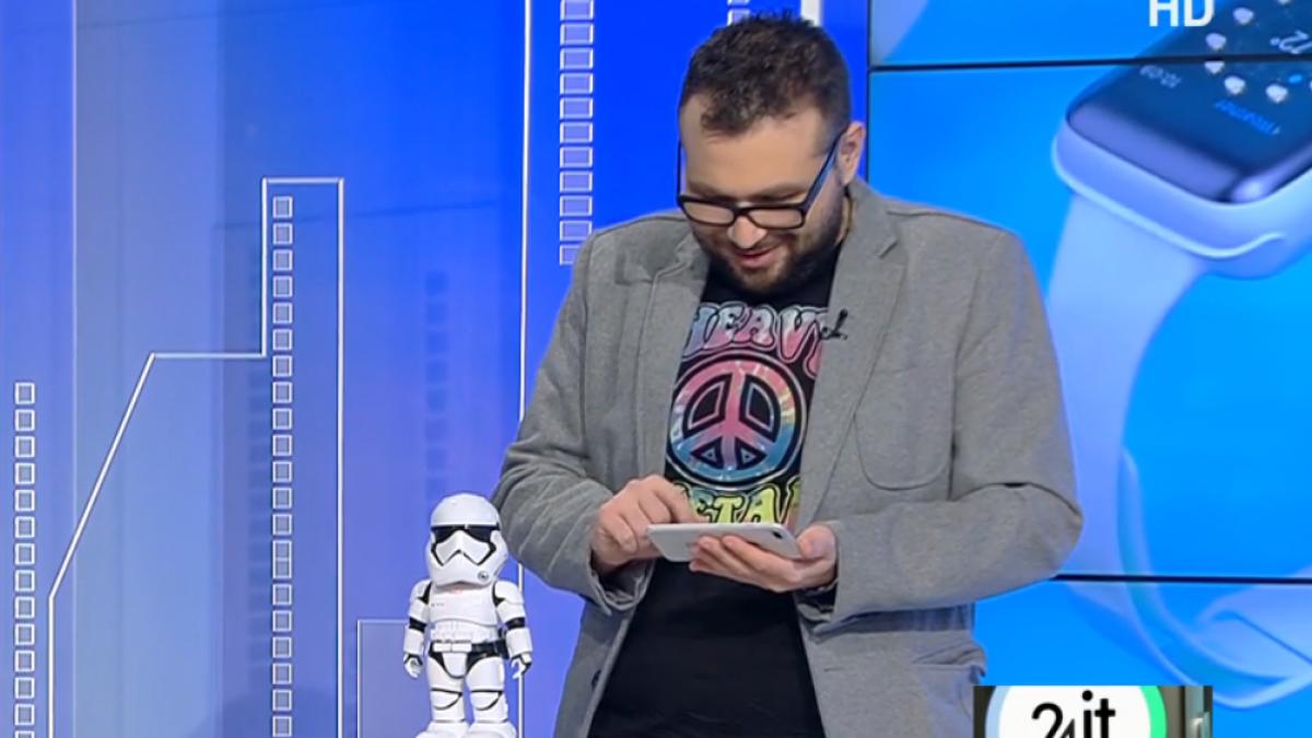 24it robotul care are grija de casa si de familie