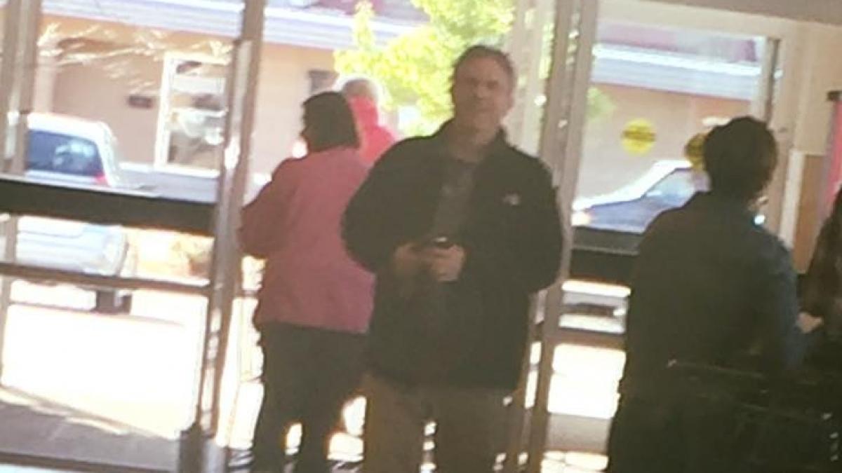 i a facut sotului o fotografie banala si a povestit tuturor ce istorie se ascunde in spatele ei