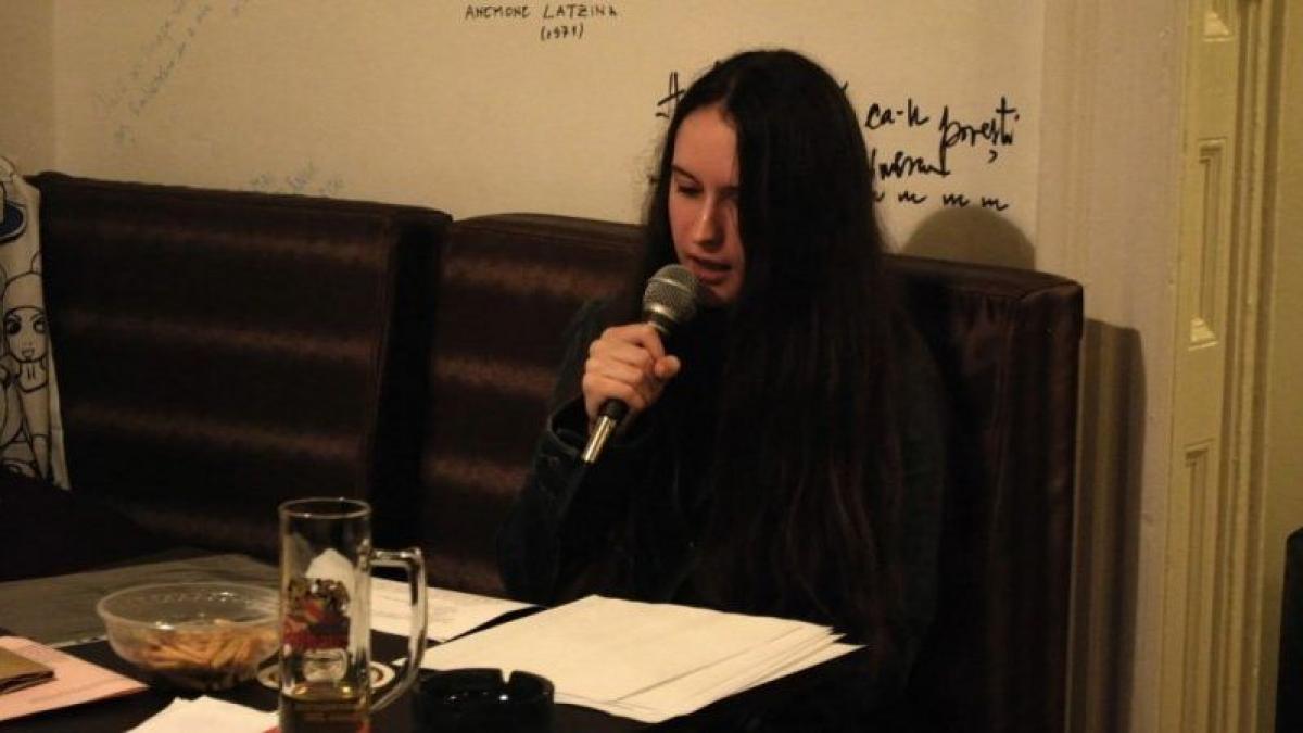 o scriitoare s a sinucis in timp ce oamenii dansau hora unirii