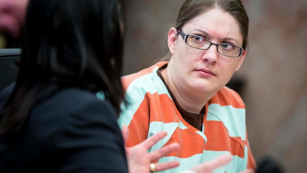 a adoptat 3 copii si i a lasat sa faca foamea politia a fost alertata cand unul a murit in ce hal a