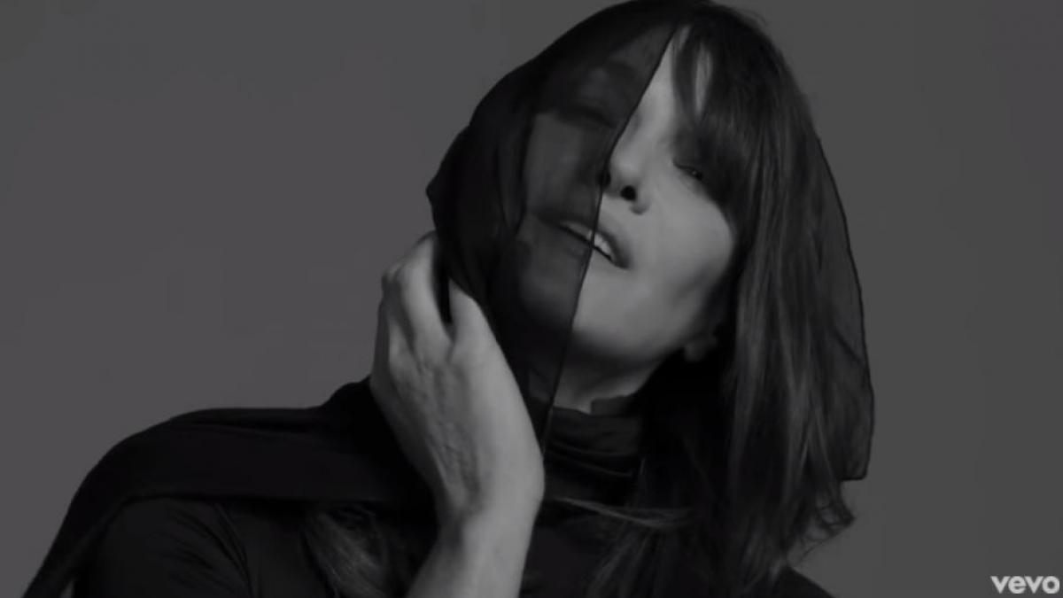 carla bruni fosta prima doamna a frantei e bolnava ce decizie radicala a luat artista