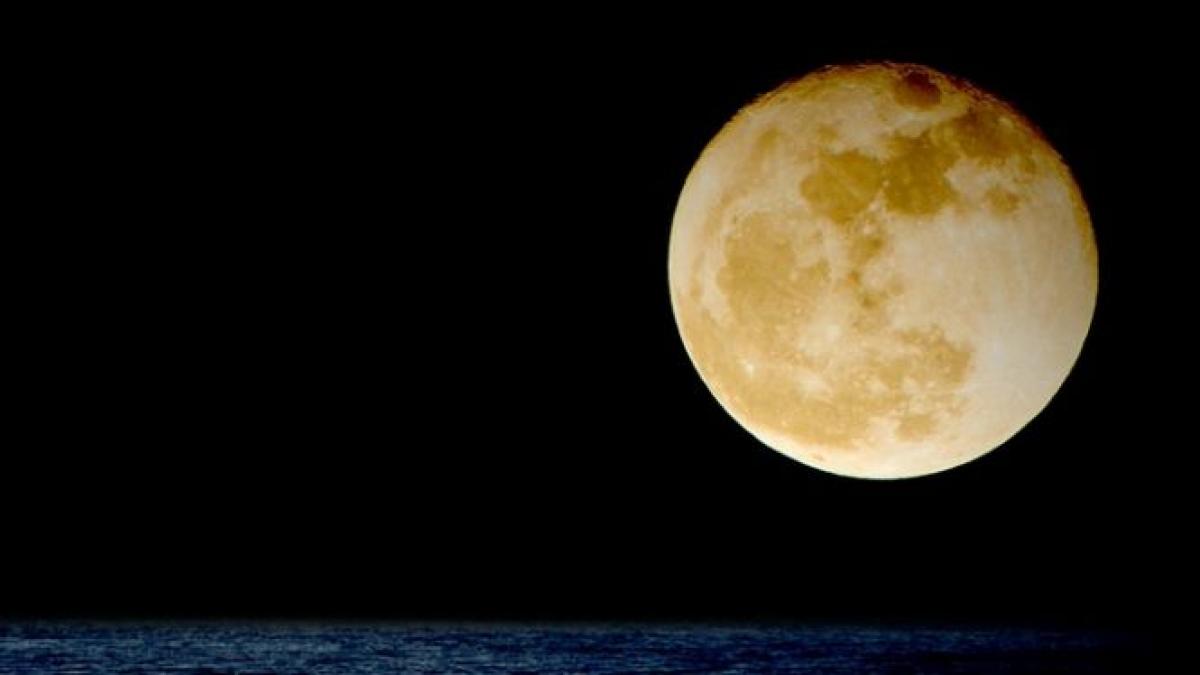 eveniment astronomic rar super luna albastra sangerie va putea fi admirata pe 31 ianuarie cum ne va