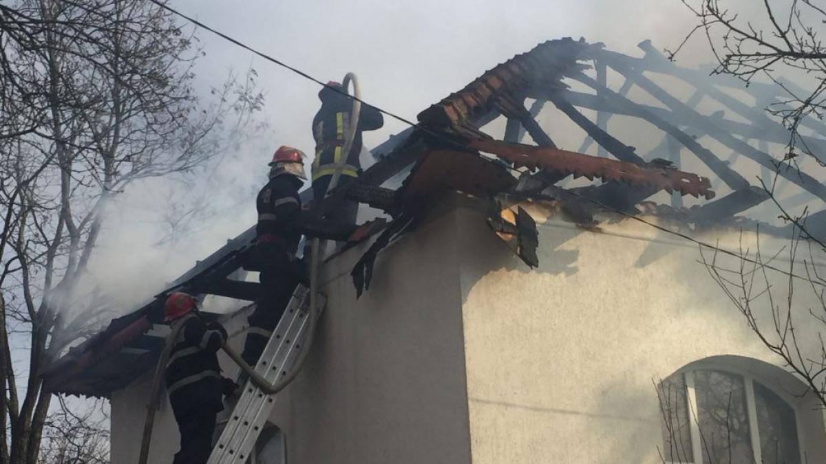 incendiu puternic la o scoala elevii au fost evacuati de urgenta