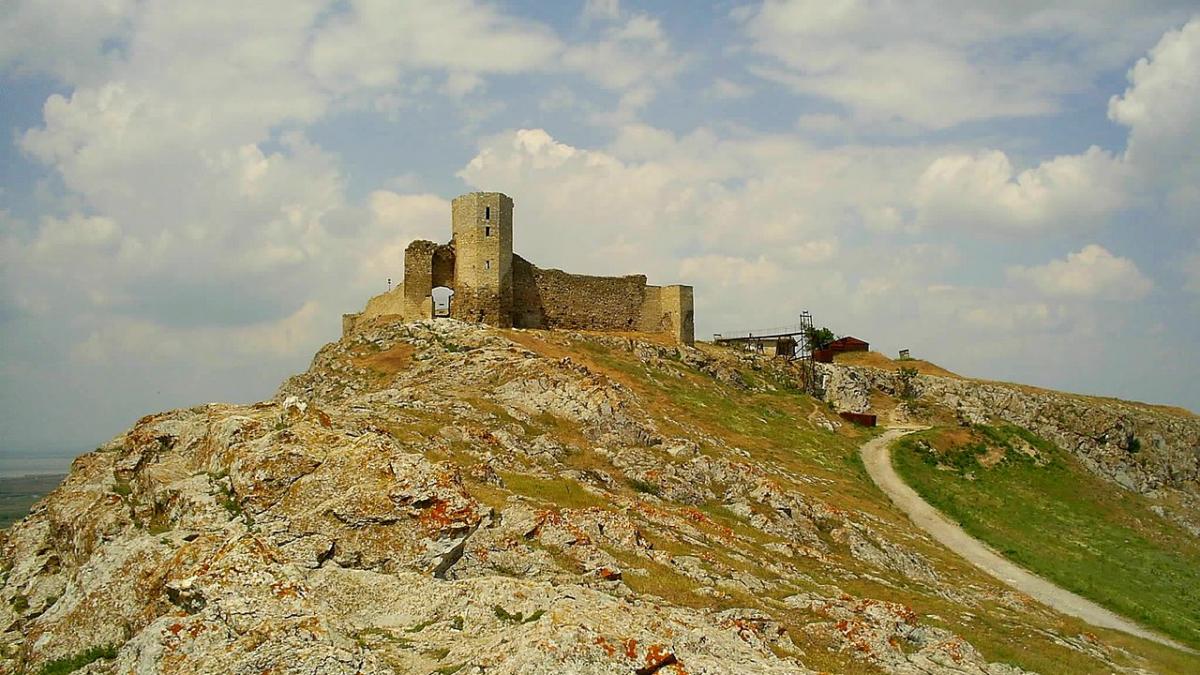 singura cetate medievala a dobrogei era candva pe tarmul marii negre cum a ajuns acum la multi