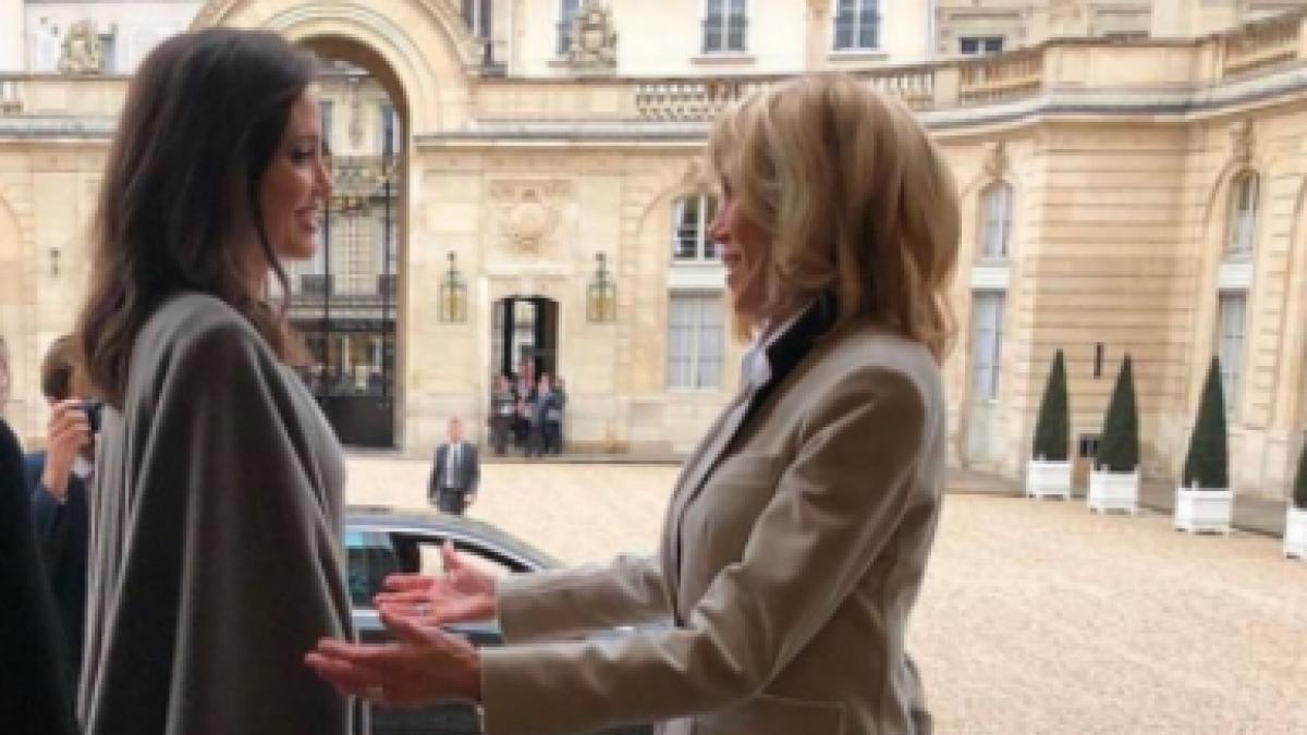angelina jolie in vizita la palatul elysee din paris