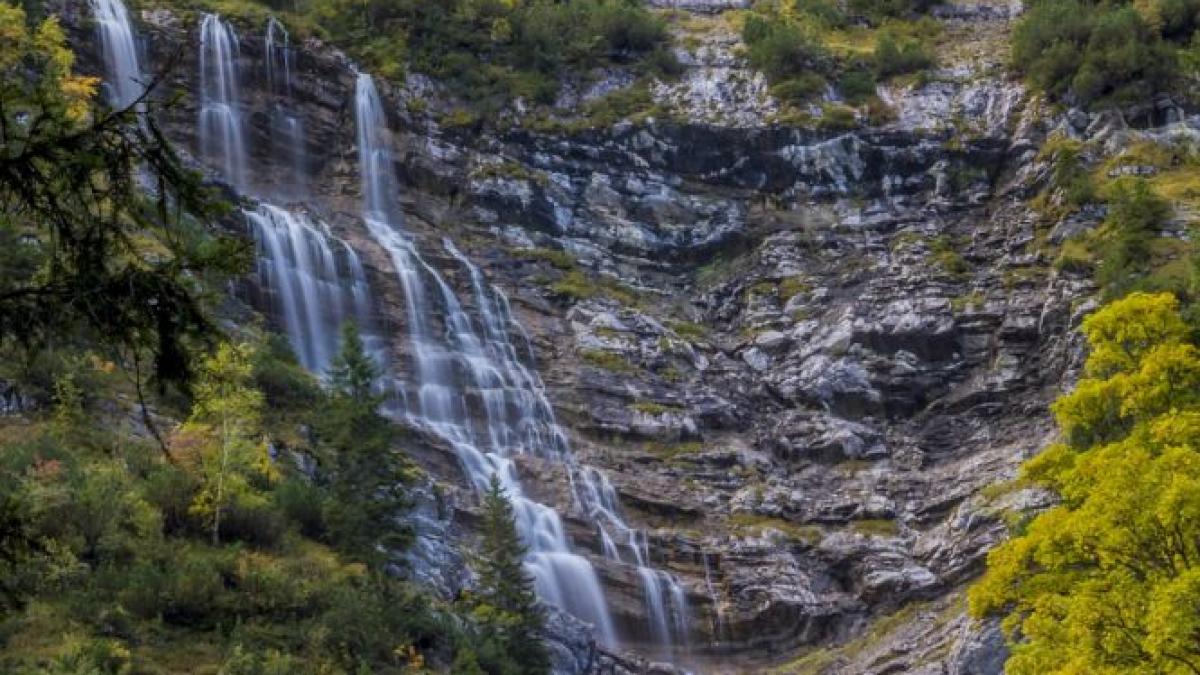 comoara din muntii carpati sursa de apa pura datorata unui fenomen unic