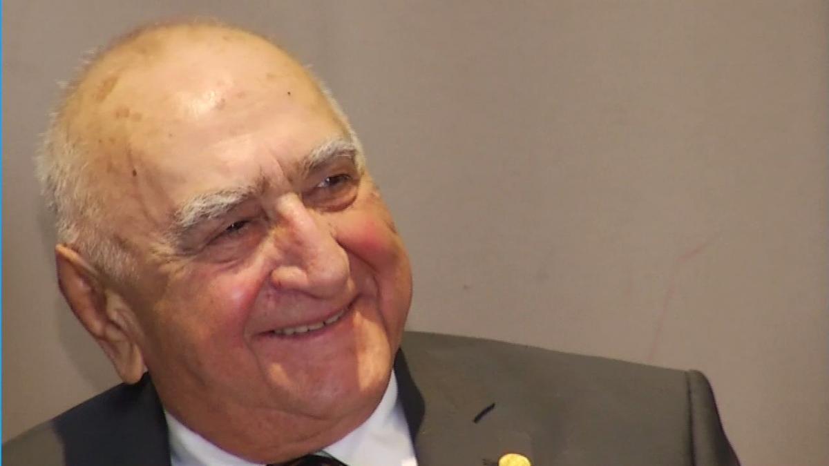 eroul zilei dinu sararu o viata dedicata romanelor