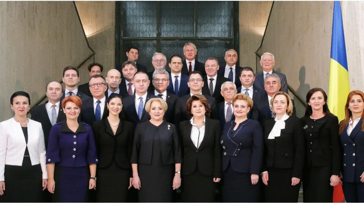 guvernul dancila prima fotografie oficiala de grup la palatul victoria