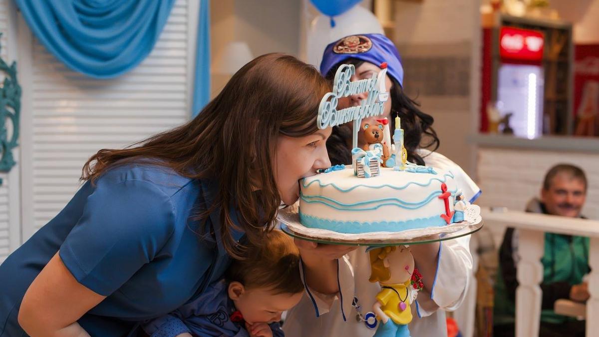 a trimis invitatii la petrecerea de aniversare a gemenilor sai toti parintii au fost revoltati cand