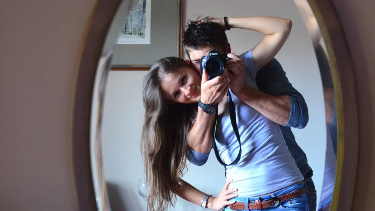 cati angajati fac amor la birou in timpul orelor de program numarul este incredibil