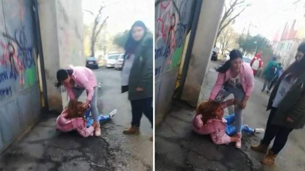 scene socante in alexandria doua eleve s au luat la bataie in plina strada video