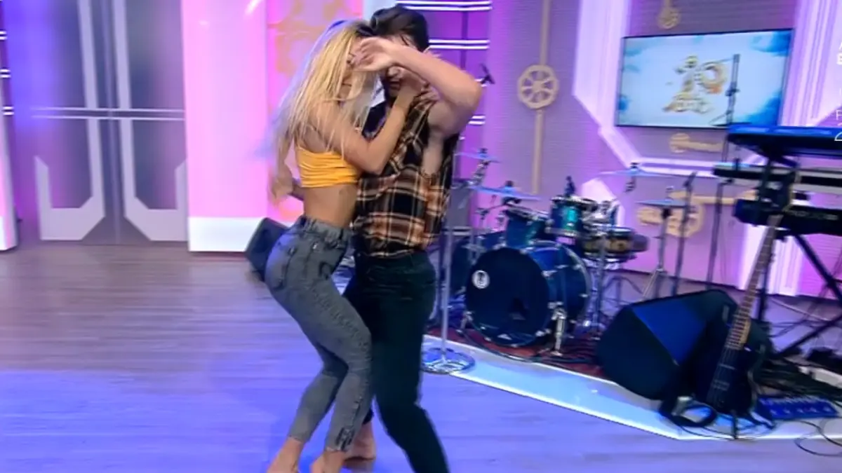 flavia a hipnotizat telespectatorii cu un dans fierbinte flavia sfioasa nu mai e sfioasa