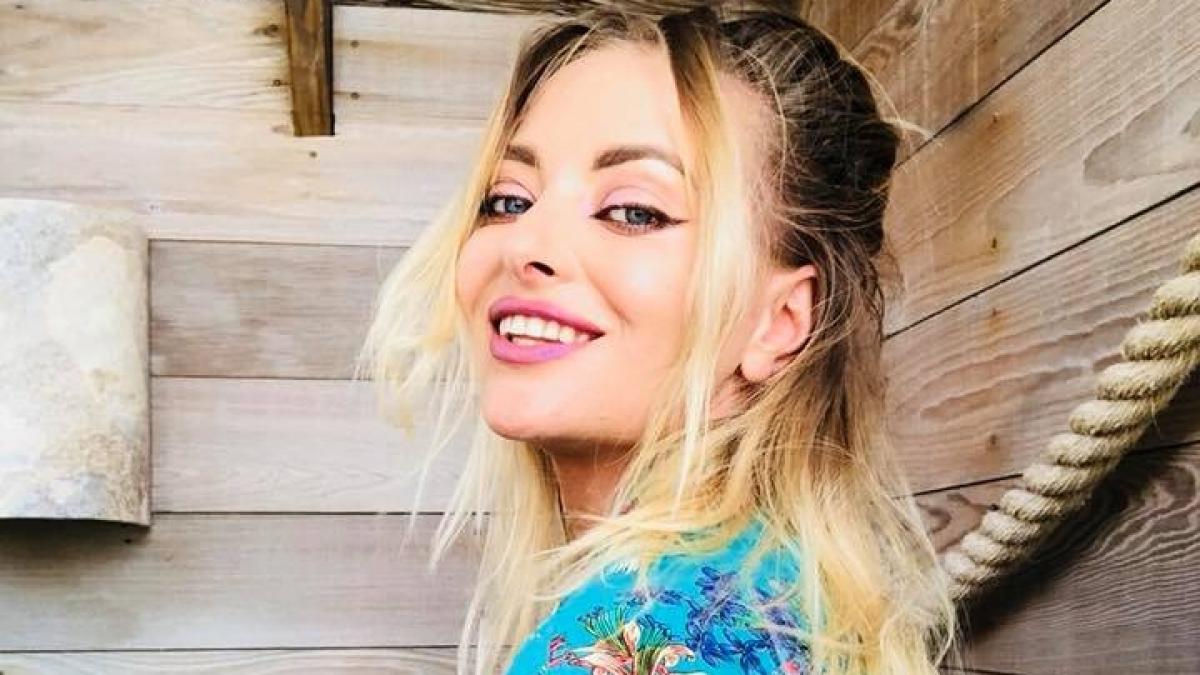 delia a incins internetul vedeta s a lasat fotografiata in cea mai fierbinte ipostaza cat ai slabit