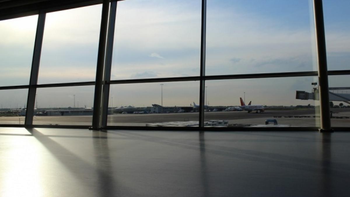 otopeni cel mai mare aeroport din romania plin de gunoaie se fac controale dupa ce a expirat