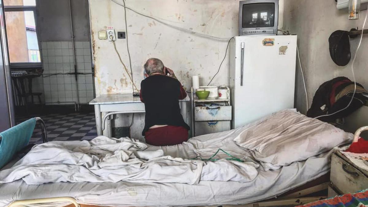 scandalos conditii de cosmar intr un spital din timisoara pereti scorojiti mobilier ruginit si