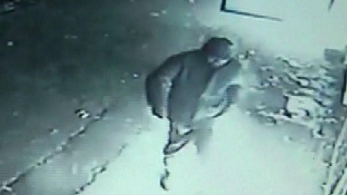 caz socant in galati un om al strazii a fost injunghiat iar apoi incendiat politia a deschis o