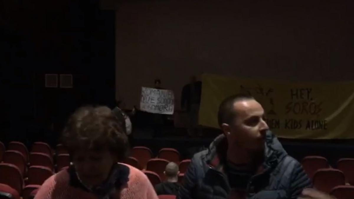 ce spune presa internationala despre incidentul de la mtr unde proiectia unui film a fost