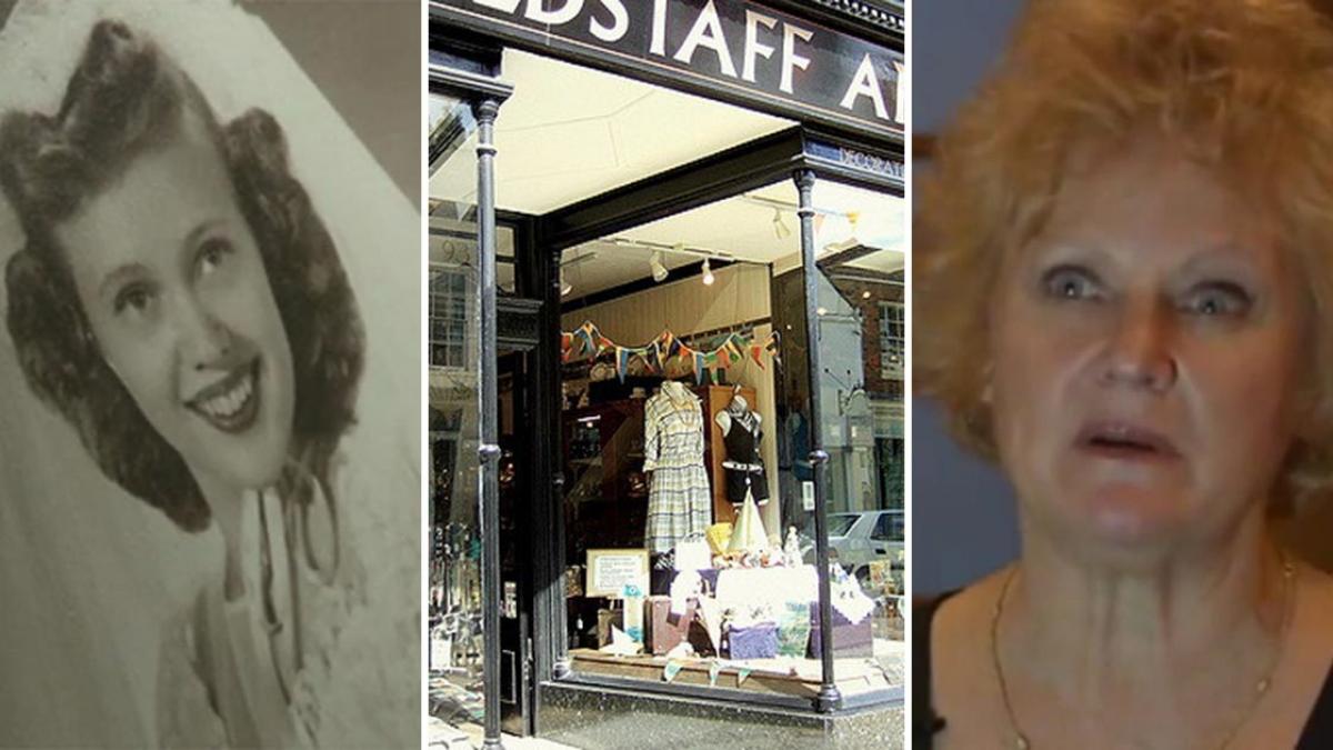 se plimba pe o strada cand a vazut intr o vitrina fotografia mamei sale de la nunta a intrat in