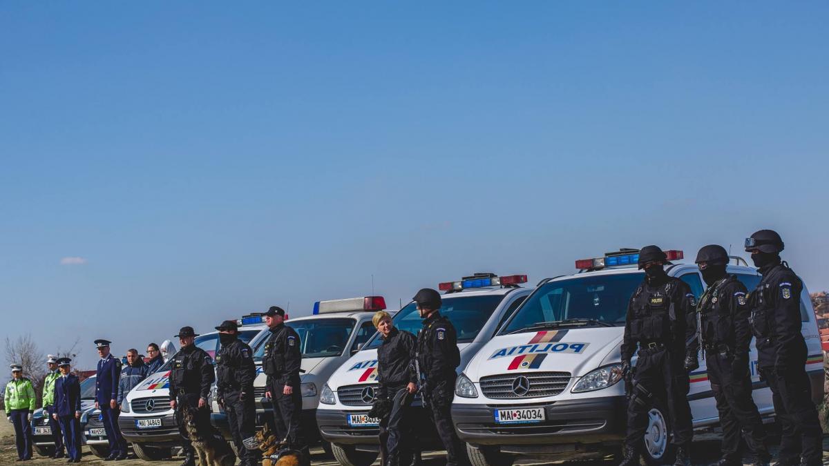 zid in jurul politistilor cum scapau acestia de acuzatii