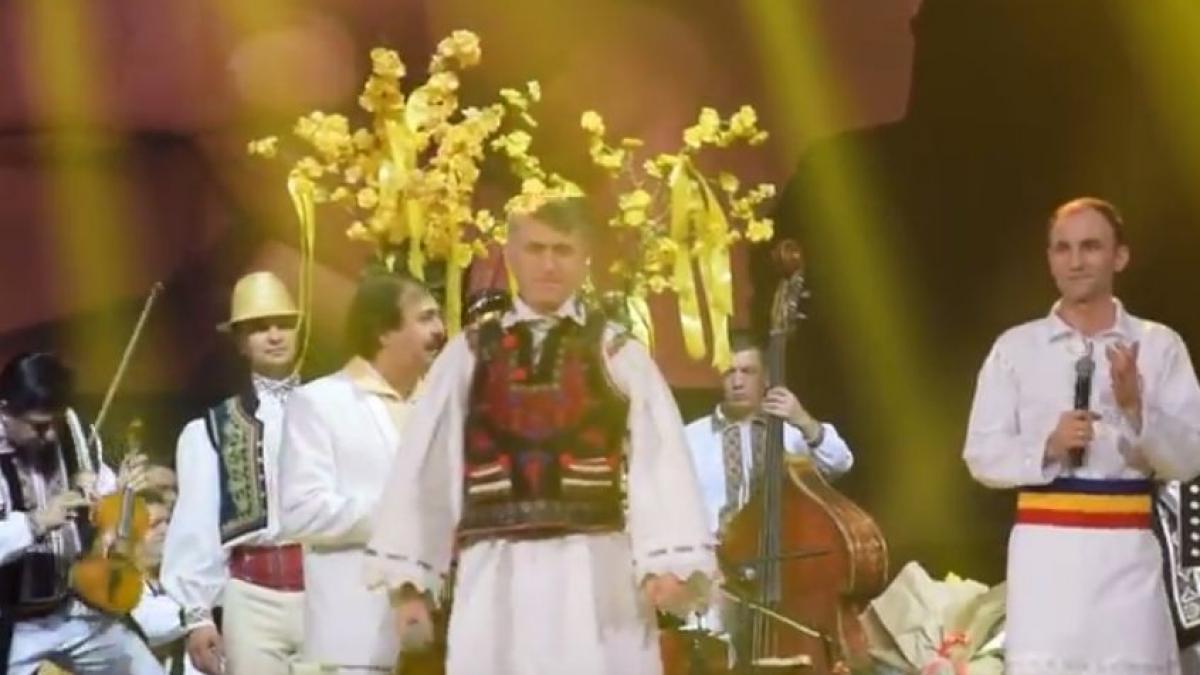 cum l au intampinat romanii pe pomohaci la un spectacol din chisinau video