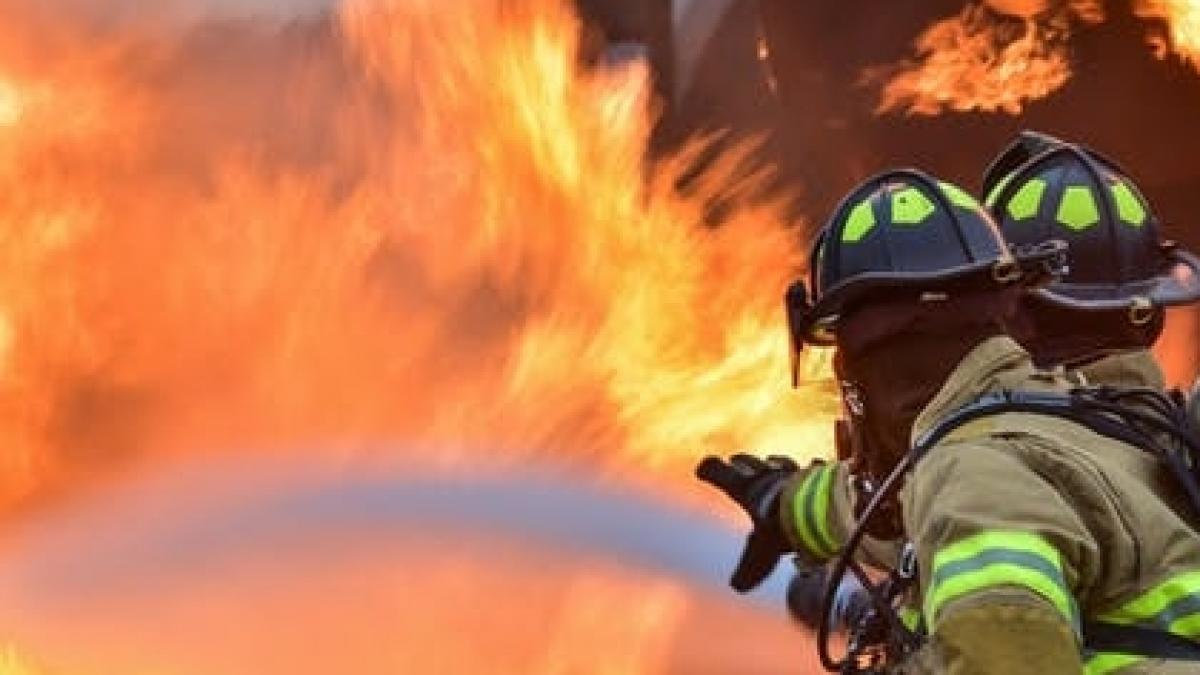 incendiu urias la o ferma de animale din botosani