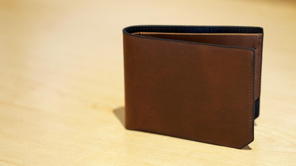 l au batut cu bestialitate pentru a i fura portofelul ce au descoperit ulterior i a enervat foarte