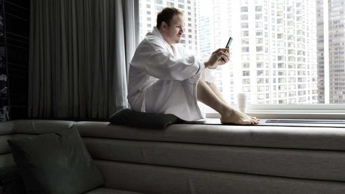 ma numesc sorin si am 23 de ani recent m am casatorit cu iubita mea din clasa 11 a dar in noaptea