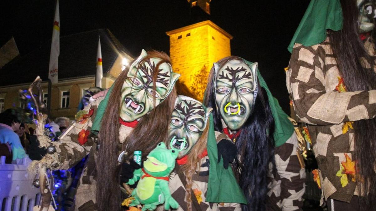 o tanara de 18 ani a participat la un festival al vrajitoarelor unde a fost arsa de vie