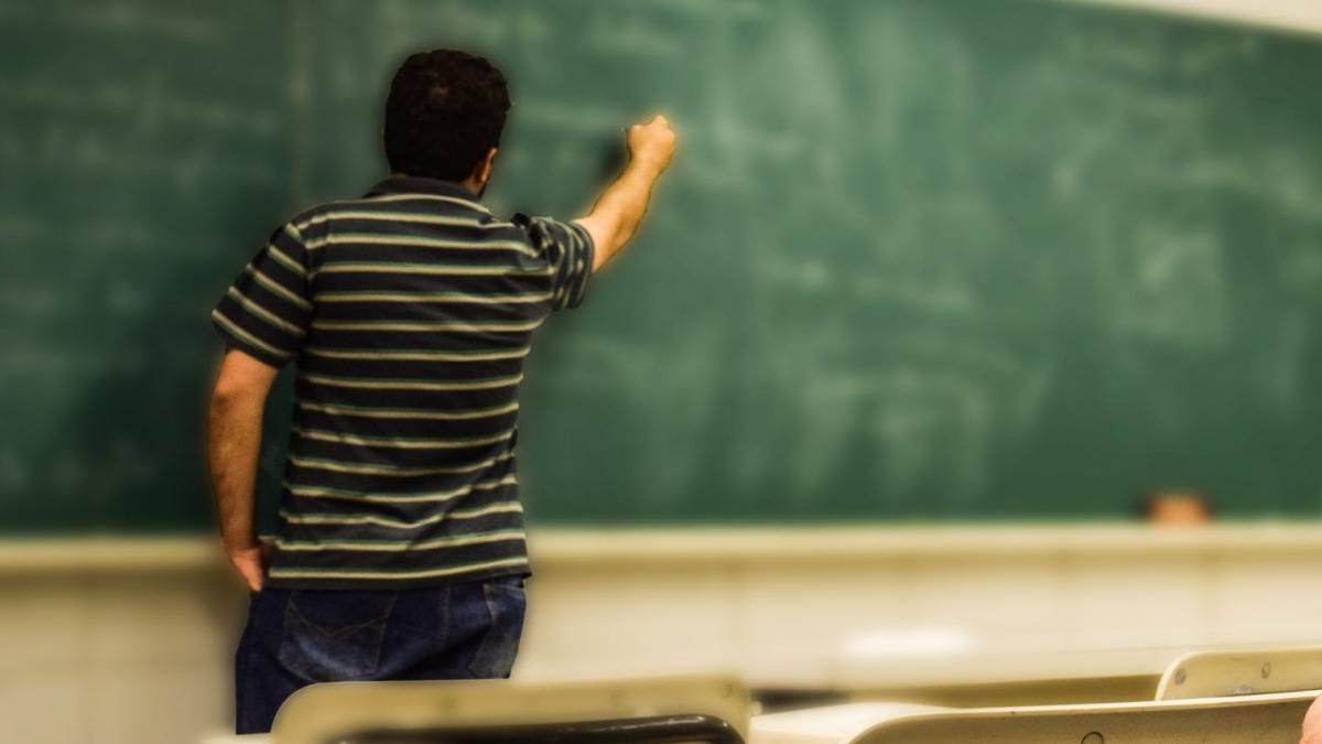 mama unui copil nevazator nu mai are voie sa l insoteasca la cursuri reactia directoarei