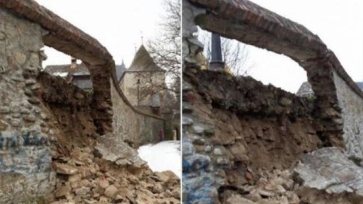 o bucata uriasa din zidul cetatii sighisoara s a prabusit