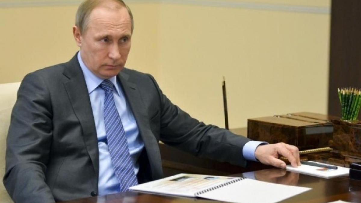 zeci de pasageri obligati sa astepte la 16 grade aterizarea avionului lui vladimir putin