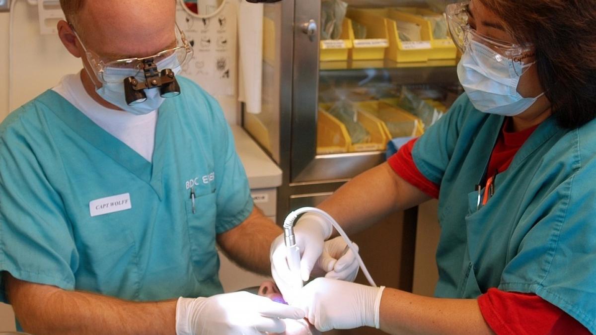 a mers cu baietelul la stomatolog dar acolo a decedat ce i au facut medicii