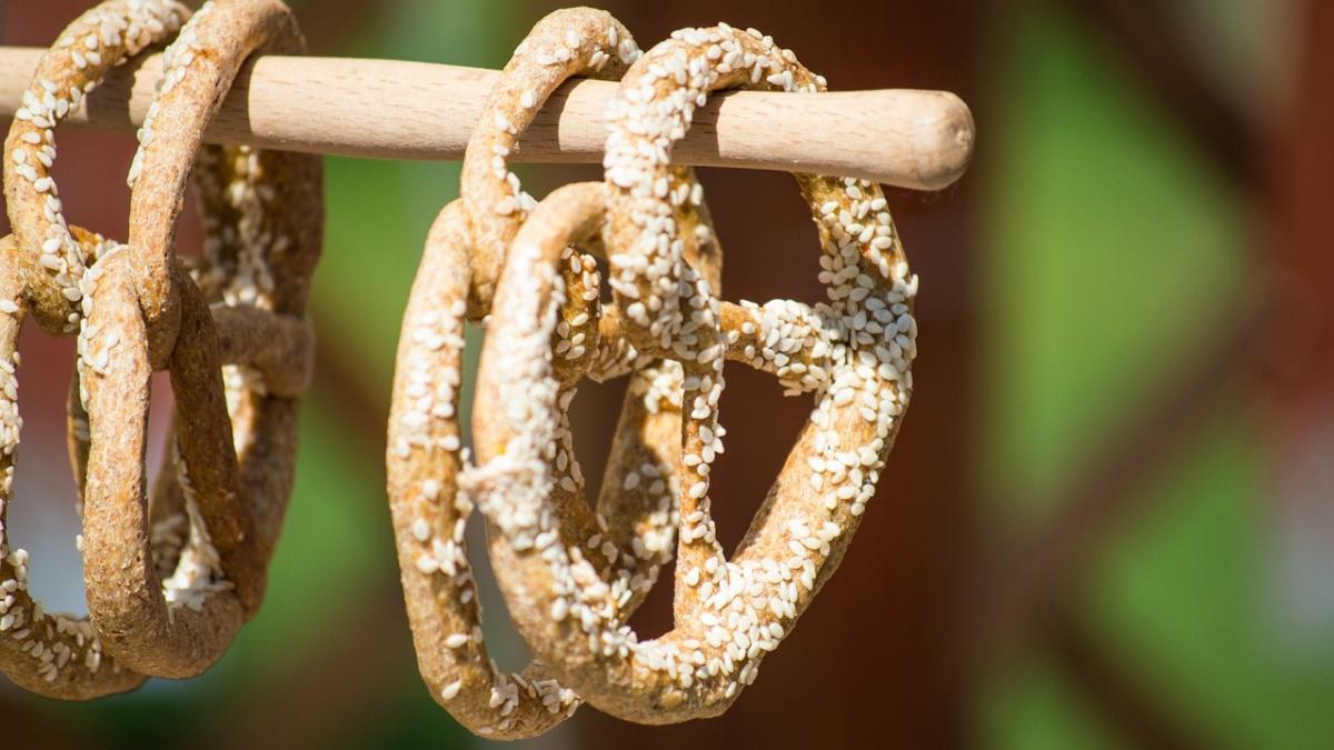 pericolul nestiut ce se intampla daca mananci covrigi in fiecare zi