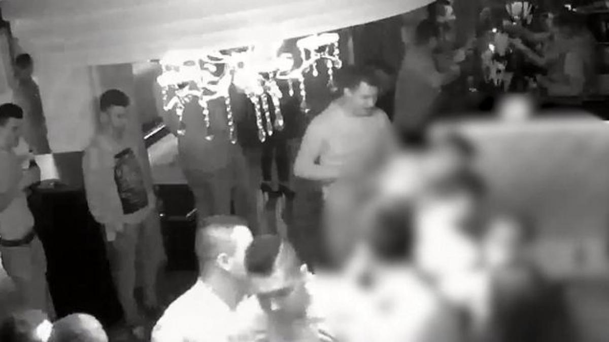 bataie ca n ringul de box intr un club din gorj imagini socante video