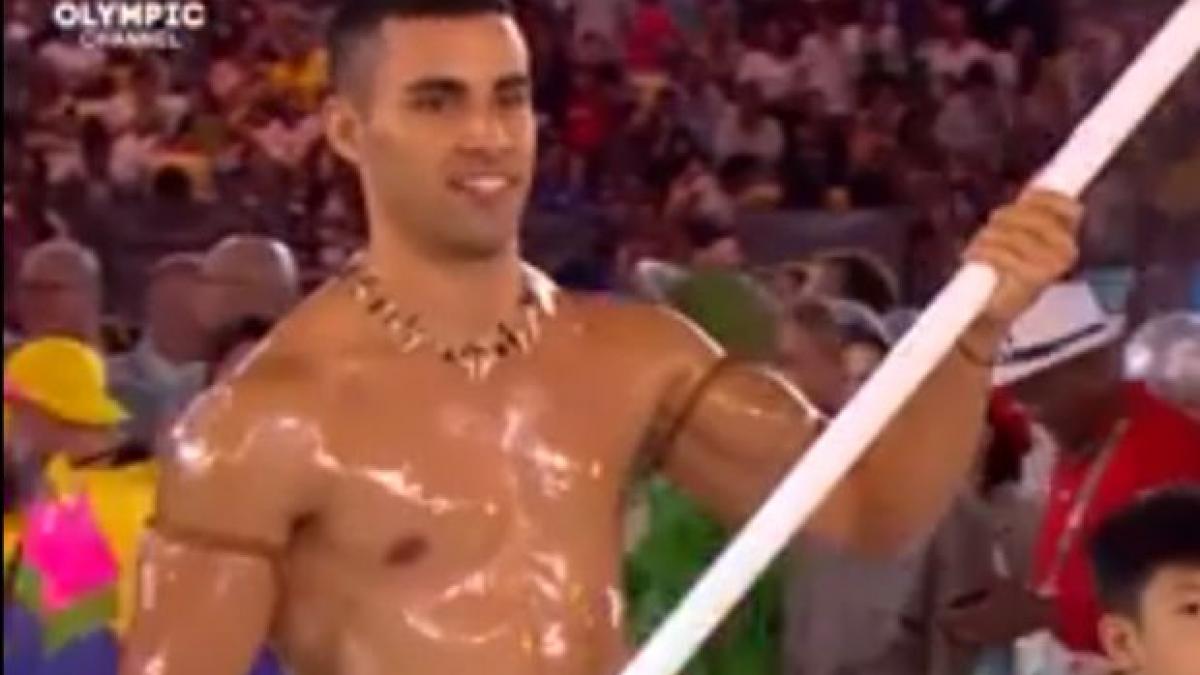 imaginea zilei la jocurile olimpice de iarna 2018 schiorul din tonga a defilat la bustul gol